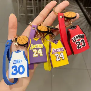 Vente en gros Jersey 24 porte-clés PVC pendentif en caoutchouc souple 3D dessin animé Kobe Basketball étoile numéro maillot porte-clés