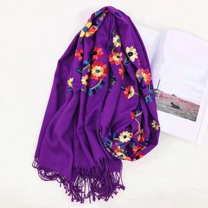 Bellissima <span class=keywords><strong>Sciarpa</strong></span> in <span class=keywords><strong>Cashmere</strong></span> con Ricamo Floreale per Donne, Pashmina con Ricami - Product Image 5