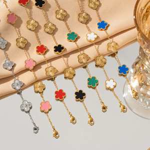เครื่องประดับแฟชั่นใหม่สำหรับผู้หญิง สร้อยข้อมือรูปดอกไม้ชุบทอง 18K สร้อยข้อมือโคลเวอร์ห้าแฉกประดับคริสตัล สแตนเลสกันน้ำ สร้อยข้อมือนำโชค - Product Image 2