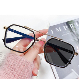 <span class=keywords><strong>Lunettes</strong></span> à verres photochromiques pour hommes et femmes, monture <span class=keywords><strong>de</strong></span> <span class=keywords><strong>lunettes</strong></span> à <span class=keywords><strong>teinte</strong></span> automatique sensible à la lumière avec <span class=keywords><strong>lunettes</strong></span> <span class=keywords><strong>de</strong></span> <span class=keywords><strong>soleil</strong></span> pour myopie - Product Image 3