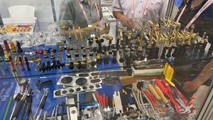 صمام إطار صلب TR618A من مصنع EW مباشرة للجرارات الزراعية، مناسب للاستخدام العام، مصنوع من المطاط والنحاس، بلون ذهبي - Product Image 5