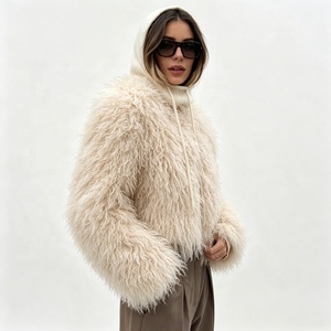 <span class=keywords><strong>Manteau</strong></span> <span class=keywords><strong>court</strong></span> en fausse fourrure bouclée beige de qualité supérieure Zeyu pour femmes, style fourrure de Mongolie, vêtements d'extérieur moelleux décontractés pour l'hiver, manteaux en fausse fourrure écologiques pour femmes - Product Image 4