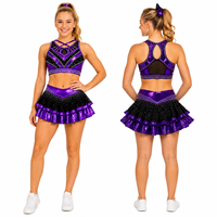 Ensemble d'uniforme de cheerleading personnalisé violet et noir avec strass métalliques, haut court à manches longues en maille à col montant et découpe en goutte d'eau, et jupe à volants étagés