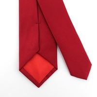 Cravates pour hommes en gros de Chine : Cravates fines et unies rouges en gros-grain 100 % polyester, faites à la main et personnalisées, idéales pour les mariages