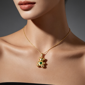 Collier pendentif en forme d'ours en peluche avec cœur vert, charme en pierre précieuse, luxe, personnalisable, en acier inoxydable 316L plaqué or 18 carats, chaîne fine en O - Product Image 3