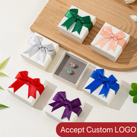 Petit emballage en papier de bijoux en carton de luxe coloré boîte-cadeau avec couvercle en éponge et boîte à bijoux de base ruban nœud papillon