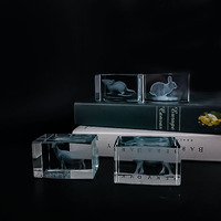 Honor Of Crysal Cube de cristal découpé au laser 3d personnalisé Cube de cristal gravé au laser 3d avec lumière LED