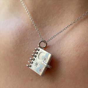 Creative in PVD Collana Pendente in Acciaio Inox Placcato Oro 18K alla moda Promette Love Promette Libro per Anniversari di Matrimoni Regali - Product Image 5