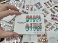 Faux ongles en acrylique à presser, styles variés, faits main, design de luxe 3D avec strass et chaîne de perles, longueur moyenne, forme amande et cercueil