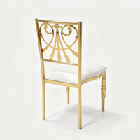 Chaise de mariage de luxe en acier doré, chaise de banquet rembourrée blanche, chaise d'événement de style français pour hôtel et restaurant