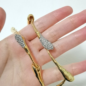 Collana Placcata <span class=keywords><strong>Oro</strong></span> 18K con Diamanti CZ Incastonati, Pendente Metallico a Goccia Irregolare, Base in Rame Ecologico - Product Image 6