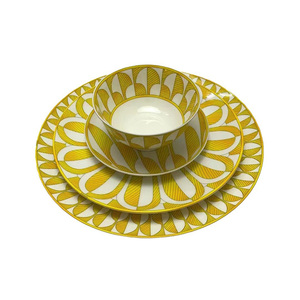 Juego de 4 Tazas de Café de Porcelana con Diseño Geométrico de Girasol Amarillo, Vajilla Oriental de Cerámica para Hogar, Oficina y Té - Product Image 4