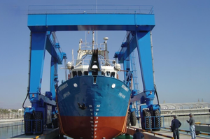 เครนยกของไฮดรอลิกแบบยูนิเวอร์แซลสำหรับเรือยอชท์ รับน้ำหนักได้ 40 ตัน พร้อมเครื่องยนต์และส่วนประกอบหลักของมอเตอร์ ผลิตในประเทศจีน - Product Image 6