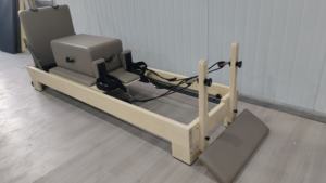 Machine de Pilates Reformer en Bois d'Érable Premium avec Garantie de 3 Ans – Exercice Corporel Équilibré pour le Renforcement du Core, Idéale pour Studio de Pilates et Entraînement de <span class=keywords><strong>Yoga</strong></span> - Product Image 4