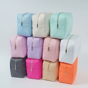 กระเป๋าเครื่องสำอางกันน้ำแบบมีซิป ไนลอน ขนาดใหญ่ สำหรับผู้หญิง ใส่ของได้เยอะ เหมาะสำหรับการเดินทาง พร้อมโลโก้สั่งทำได้ - Product Image 2