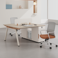 Bureau de travail multi-places en bois clair au design minimaliste avec armoire de rangement spacieuse intégrée