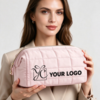 Trousse de Maquillage Matelassée pour Femmes, Pochette de Rangement Cosmétique Portable, Fermeture Rigide pour un Ouverture Facile, Poche en PVC Facile à Nettoyer pour Voyage et Usage Domestique