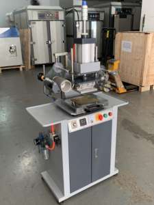 Pressa a caldo pneumatica della macchina per l'affrancatura a caldo delle lettere di cuoio Yt-822T 220V - Product Image 3