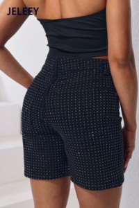 Shorts de Mezclilla Ajustados de Cintura Alta con Pedrería Negra para Looks Casuales y Elegantes - Product Image 2
