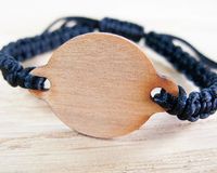 Bracelet RFID en bois NFC 13.56MHz écologique personnalisé avec bracelet intelligent en perles colorées pour hôtels