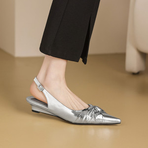 <span class=keywords><strong>Sandali</strong></span> Donna di Design alla Moda 2026 Nuovi Estivi con Punta Affusolata, <span class=keywords><strong>Sandali</strong></span> Eleganti di Alta Qualità, <span class=keywords><strong>Comodi</strong></span> con Tacco Basso, <span class=keywords><strong>Argento</strong></span> e Oro, Taglia 41 - Product Image 2