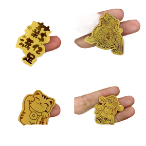 Autocollant de téléphone portable <span class=keywords><strong>Maneki</strong></span> <span class=keywords><strong>Neko</strong></span> en or pur 999 de Shenzhen Shuibeis, porte-bonheur rapide, un cadeau populaire et très vendu - Product Image 1