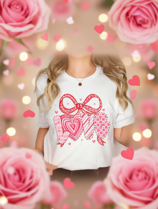 T-shirt bianca da donna per San Valentino con stampa fiocco a nastro, girocollo, manica normale, top casual in jersey, primavera estate - Product Image 2