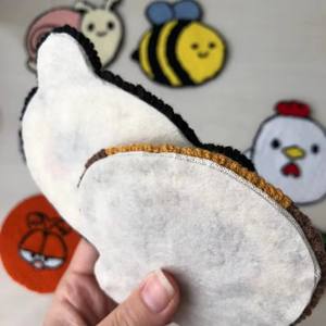 OEM hecho a mano arco perro oso Selflove Club alfombra a cuadros ojos del diablo bordado a mano punzón aguja posavasos taza alfombra para escritorio regalo Idea - Product Image 3