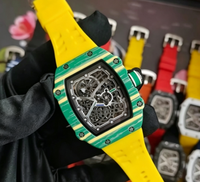 Montre mécanique squelette tendance pour homme avec boîtier tonneau, mouvement visible et bracelet textile orange