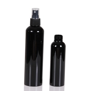 Flacone Spray Vuoto in PET Nero Lucido a Forma di Cilindro per Detergente Viso Industriale Ecologico, con Pompa Manuale per Nebulizzazione Fine - Product Image 3