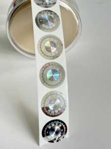 Nhà máy chống giả Laser QR mã truy xuất nguồn gốc Nhãn chống giả nhãn tùy chỉnh cho niêm phong bao bì sản phẩm - Product Image 2