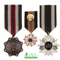 Insigne en vrac en gros personnalisé Médaille d'honneur en métal plaqué or 3D Médailles avec ruban court