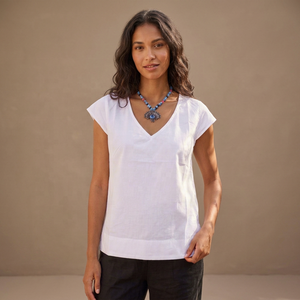 Chemisier blanc à col en V et manches courtes pour femme, coupe ample, décontracté, idéal printemps-été, couleur unie, tissu respirant 100 % coton - Product Image 3