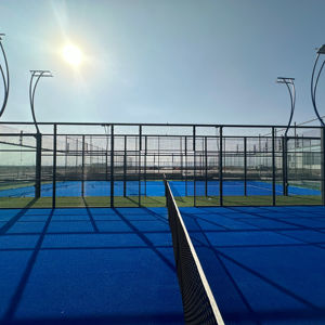Marcos de metal de alta resistencia Vidrio completo Ahorro de energía Césped resistente al desgaste Juego completo Equipo de <span class=keywords><strong>cancha</strong></span> de tenis Pista de Pádel a prueba de herrumbre - Product Image 1