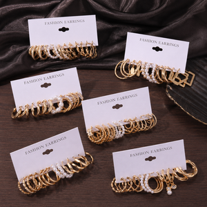 Nouvel ensemble de boucles d'oreilles créoles tendance en alliage, perles et papillons en acrylique pour femmes, bijoux creux en alliage de zinc - Product Image 6
