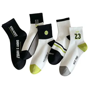 Venta al por mayor alfabeto transpirable medio tubo calcetines de algodón blanco Primavera Verano hombres baloncesto medias medio tubo calcetines Casual