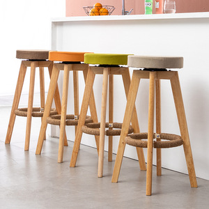 Tabouret <span class=keywords><strong>de</strong></span> <span class=keywords><strong>bar</strong></span> pivotant sans dossier en bois massif, style nordique moderne et décontracté, pour usage domestique - Product Image 2