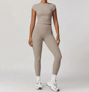 Vente en gros Ensemble de vêtements de sport pour femmes à séchage rapide et à taille élastique Ensemble de 2 pièces de vêtements de fitness personnalisés avec logo Respirant Stretch dans les quatre sens - Product Image 6