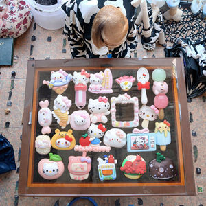 งานฝีมือเรซิ่นรักษ์โลกจากซีรีส์การ์ตูน KT Cat รูปทรงครีมเจล ใช้ตกแต่งกิ๊บติดผม เชือก กล่องโทรศัพท์ รองเท้า รองเท้ารูระบายอากาศ และของตกแต่งอื่นๆ - Product Image 3