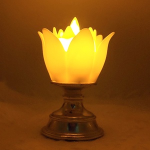 โค<span class=keywords><strong>ม</strong></span>ไฟ LED ที่มีสีสันยาวนานฐานดอกบัวพลาสติก<span class=keywords><strong>เจ้าแม่</strong></span><span class=keywords><strong>กวน</strong></span><span class=keywords><strong>อิ</strong></span><span class=keywords><strong>ม</strong></span>สร้างควา<span class=keywords><strong>ม</strong></span><span class=keywords><strong>ม</strong></span>ั่งคั่งเชิงเทียนสำหรับตกแต่งบ้านในวันคริสต์มาส - Product Image 1