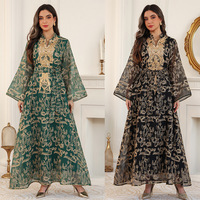 Robe longue musulmane de luxe vert noir or à broderies en spirale en mousseline de soie, col en V, manches évasées, ceinture, tenue modeste, Dubaï 2026