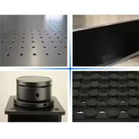 Tables optiques isolées par vibration pour laboratoire, avec noyaux en nid d'abeille en acier, pour l'informatique quantique et la bio-photonique.