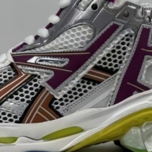 Summer basketball style fashionable sports shoes with breathable mesh upper, thick sole and elevated <b>heel</b>, perfect for walking. - Product Image 2