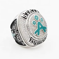 Bague de trophée de compétition sportive personnalisable en alliage gravé avec le logo de l'équipe, l'identification de l'athlète et le numéro, ornement exclusif pour champion et souvenir.