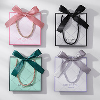 Sacs en papier de luxe personnalisés rose, noir et blanc, pour Noël, petits sacs cadeaux miniatures avec impression de votre propre logo, haute qualité, moins chers