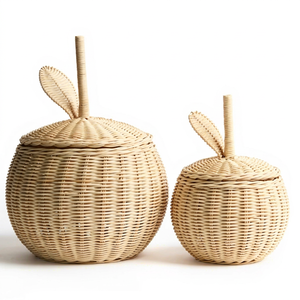 Un panier de rangement ludique inspiré des fruits, en rotin, avec une poignée en forme de tige, provenant du Vietnam - Product Image 1