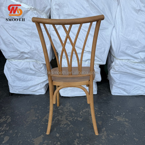 Chaise en bois à dossier croisé pour événements extérieurs, mariages, hôtels et banquets – Modèle empilable, très demandé - Product Image 4