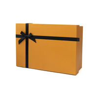 Boîte cadeau en papier orange de luxe avec ruban personnalisable et couvercle sécurisé pour l'emballage de produits haut de gamme