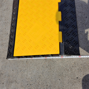 Đường lái xe giao thông bê tông sàn Hose dây Dây PVC vàng Top Bìa <span class=keywords><strong>Heavy</strong></span> <span class=keywords><strong>Duty</strong></span> 5 kênh cao su Cáp đoạn đường nối bảo vệ tốc độ vết sưng - Product Image 3