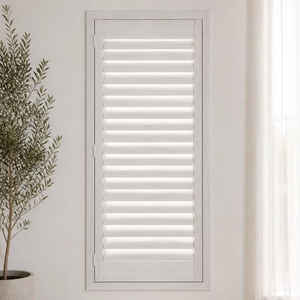 Volets en bois blancs pleine hauteur pour décoration intérieure - Product Image 1